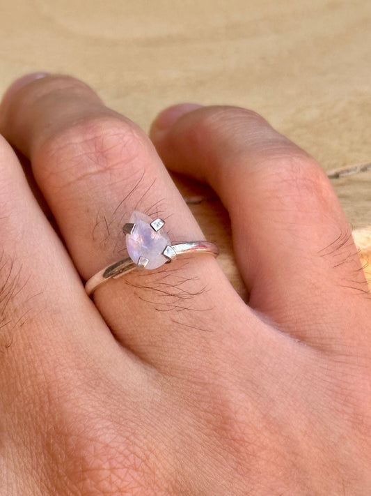 Anillo Ajustable de Piedra Luna