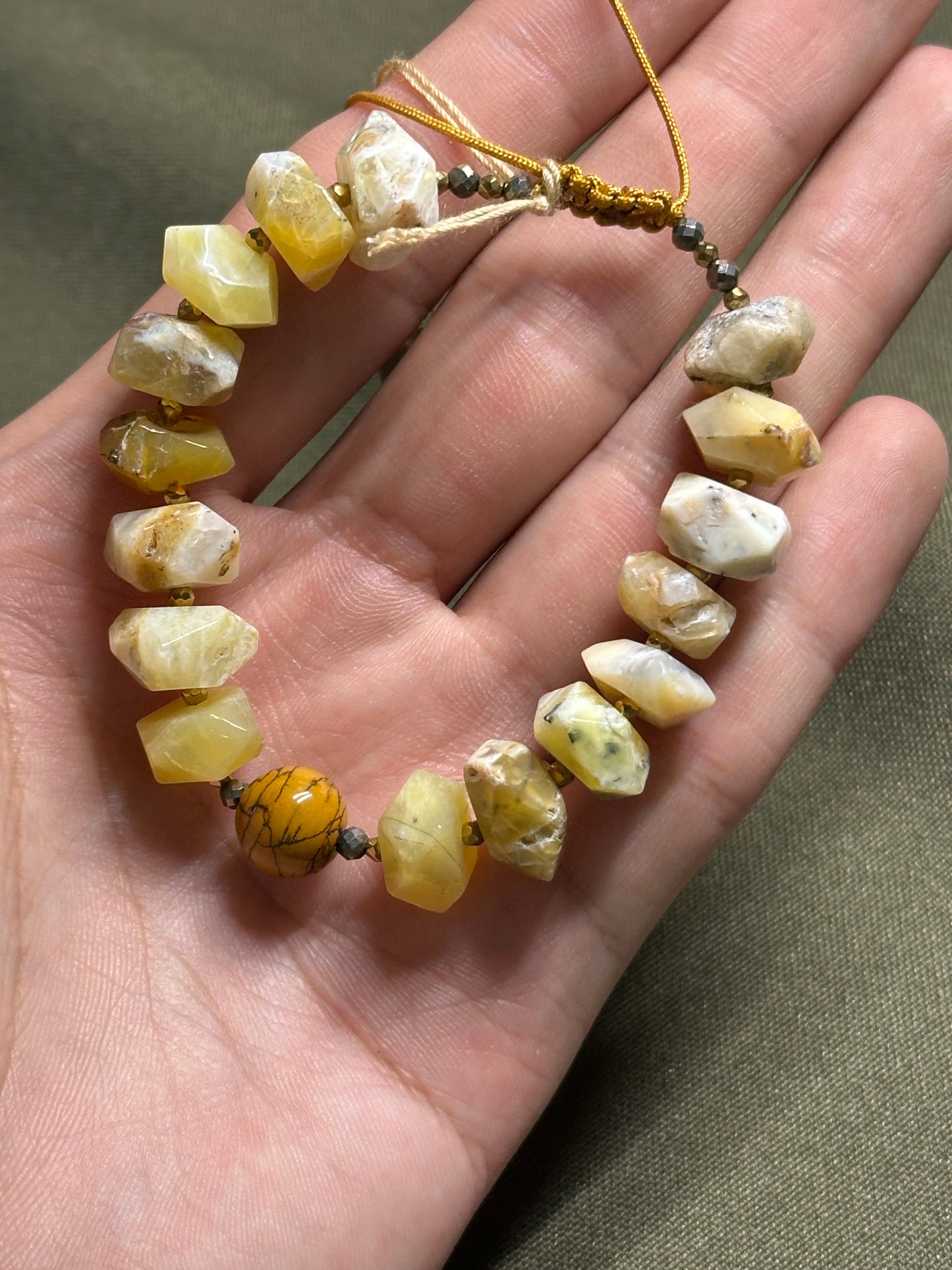 Pulsera Ajustable de Ópalo Amarillo, Pirita, Hematita y Mokaita | Vitalidad y Abundancia