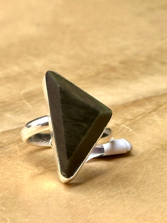 Anillo ajustable de obsidiana arcoíris triángulo