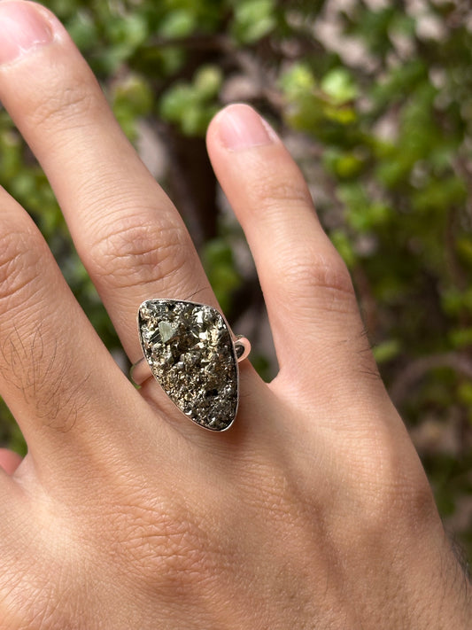 Anillo ajustable de pirita en bruto
