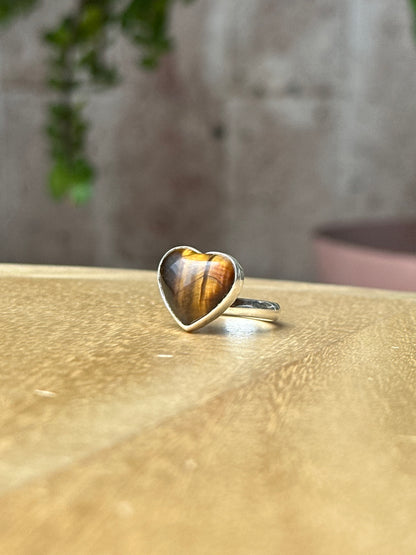 Anillo ajustable de Ojo de Tigre corazón