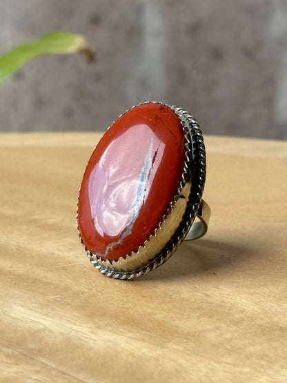Anillo ajustable de jaspe rojo grande