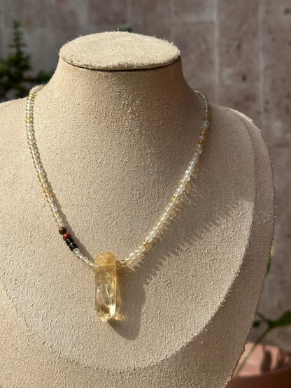 Collar de Citrino, Obsidiana, Jaspe Rojo, Jaspe Mariam y Hematita