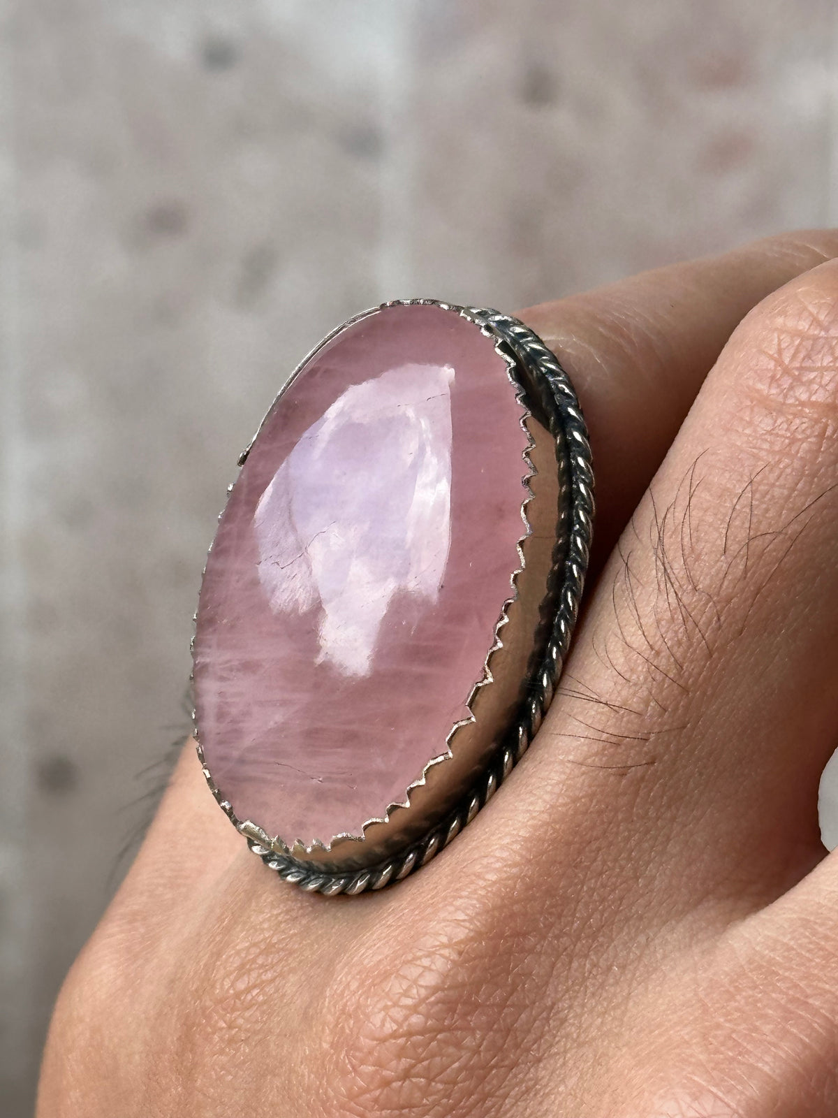 Anillo ajustable de Cuarzo rosa grande
