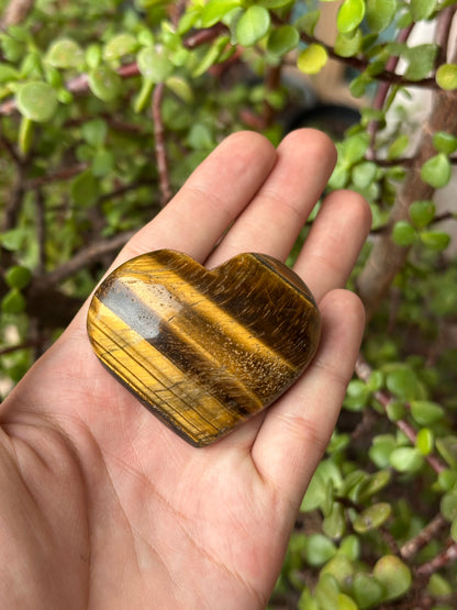 Ojo de Tigre Tallado en Forma de Corazón
