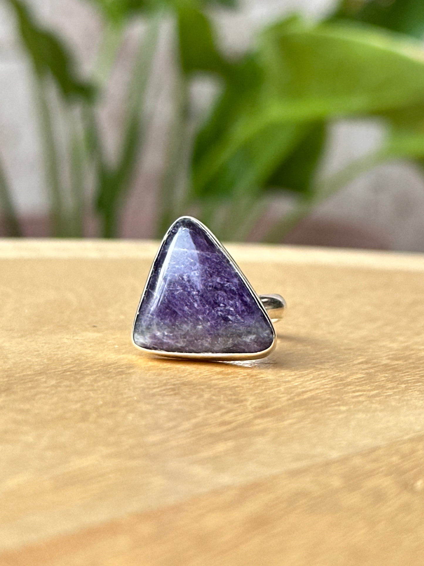 Anillo ajustable de Amatista triangular