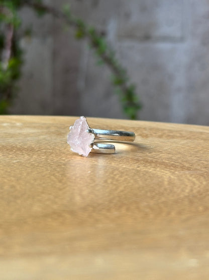 Anillo ajustable de Cuarzo rosa