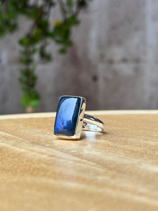 Anillo ajustable de labradorita rectangular blue flash