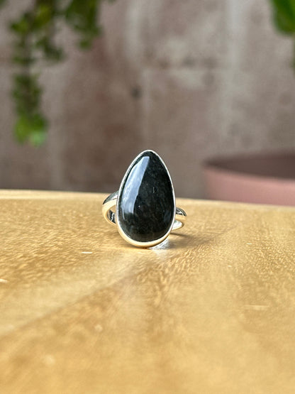 Anillo ajustable de Obsidiana mano huichol gota