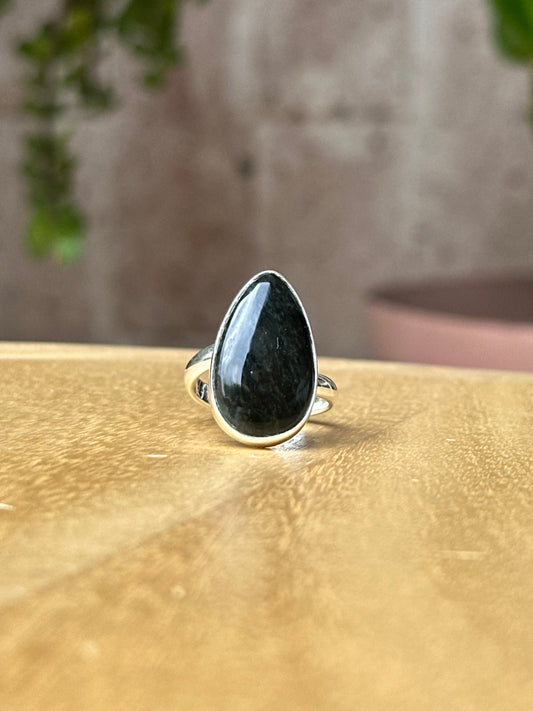 Anillo ajustable de Obsidiana mano huichol gota