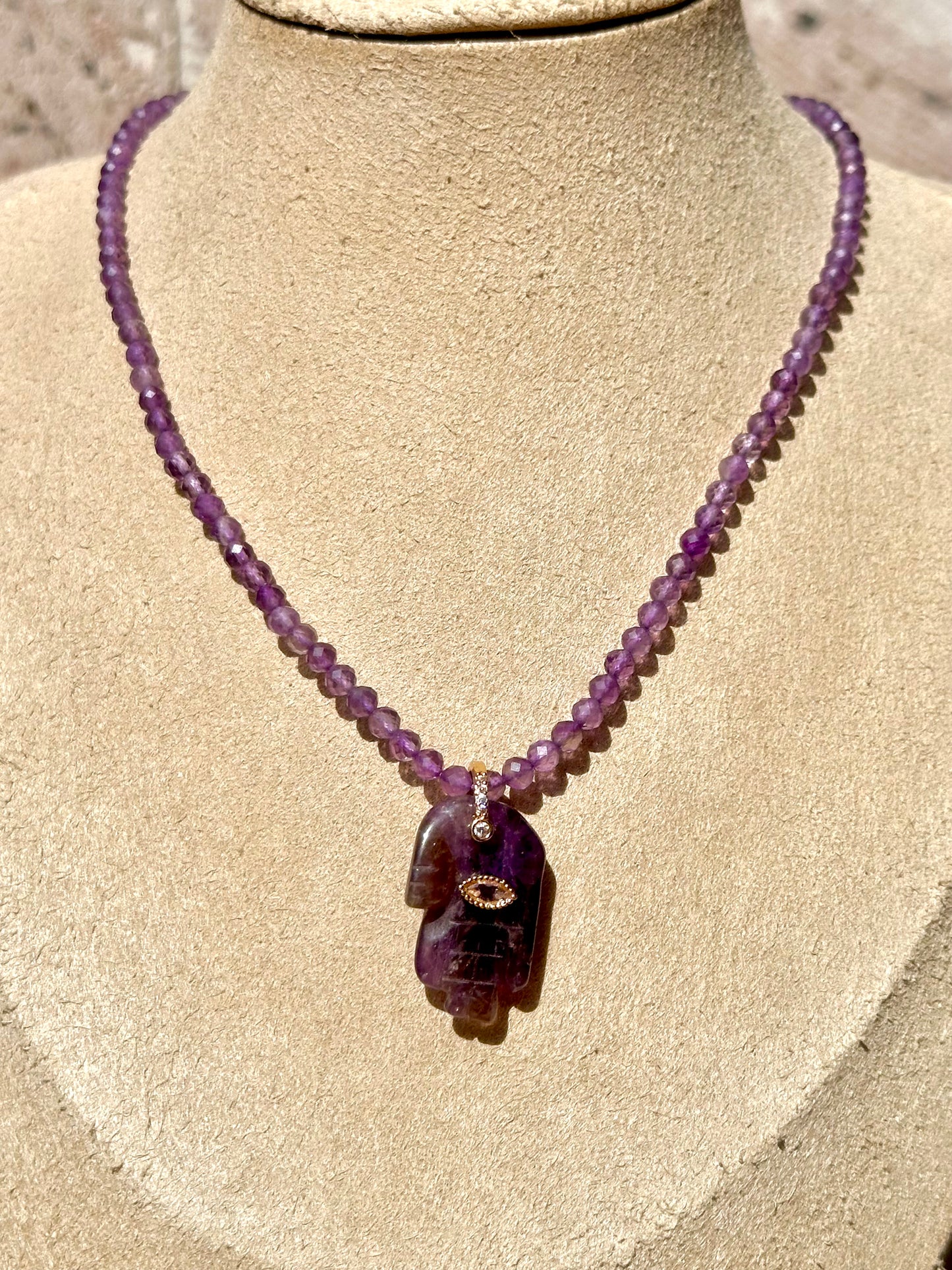 Collar Ajustable de Mano de Fátima con Cuarzo Amatista