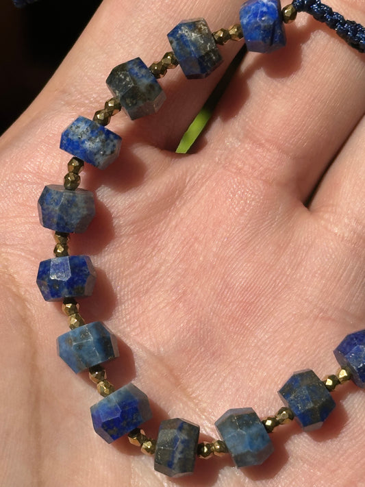Pulsera Ajustable de Lapislázuli con Hematita Dorada | Sabiduría y Claridad Mental