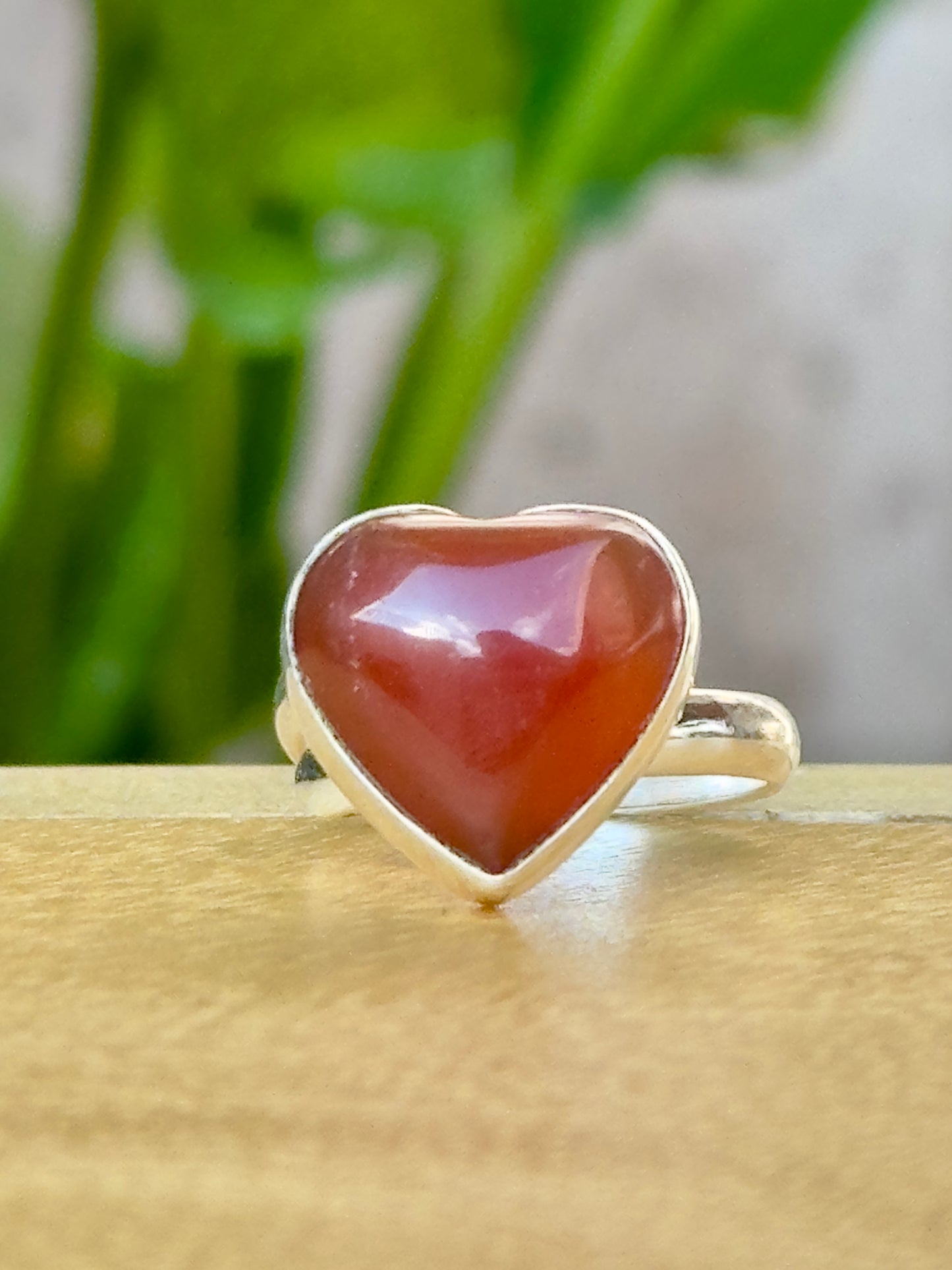 Anillo ajustable de cornalina roja corazón