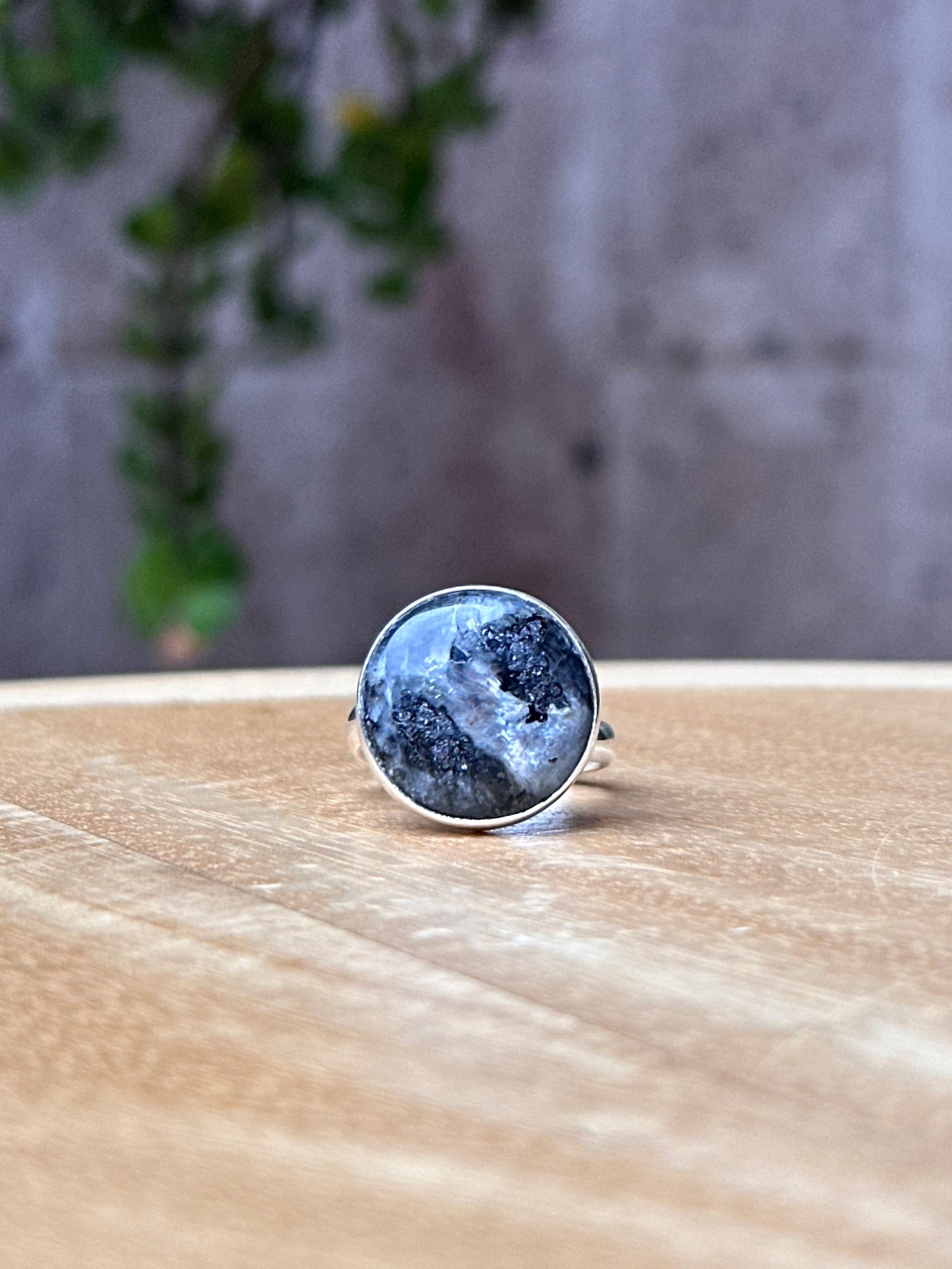 Anillo ajustable de Larvikita