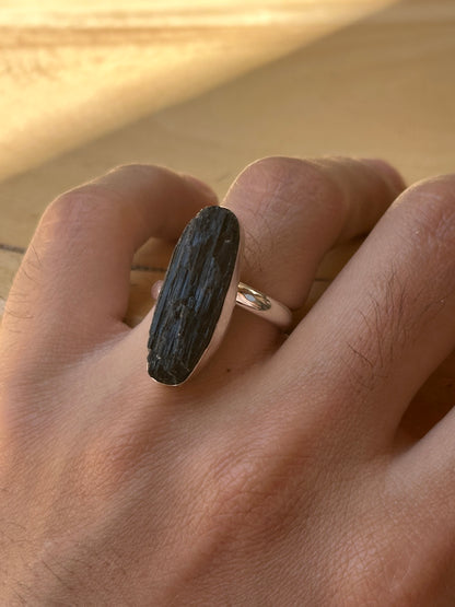 Anillo ajustable de turmalina negra