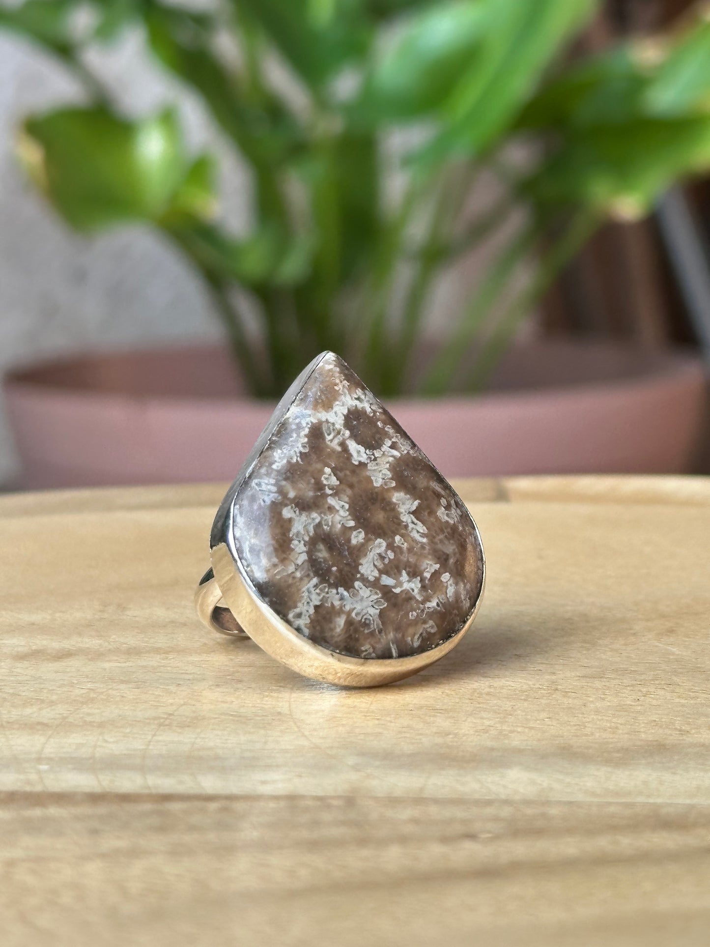 Anillo Ajustable de Fósil en Forma de gota grande