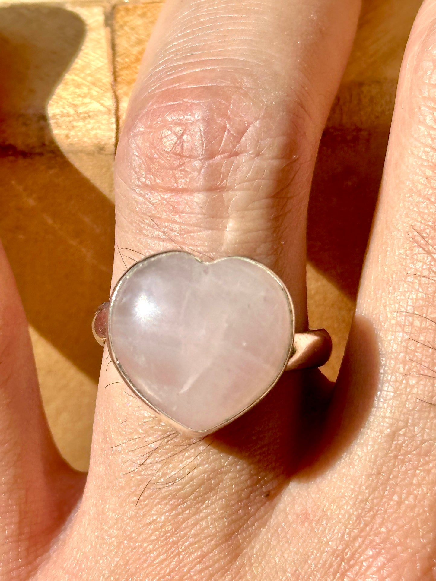 Anillo ajustable de Cuarzo rosa corazón