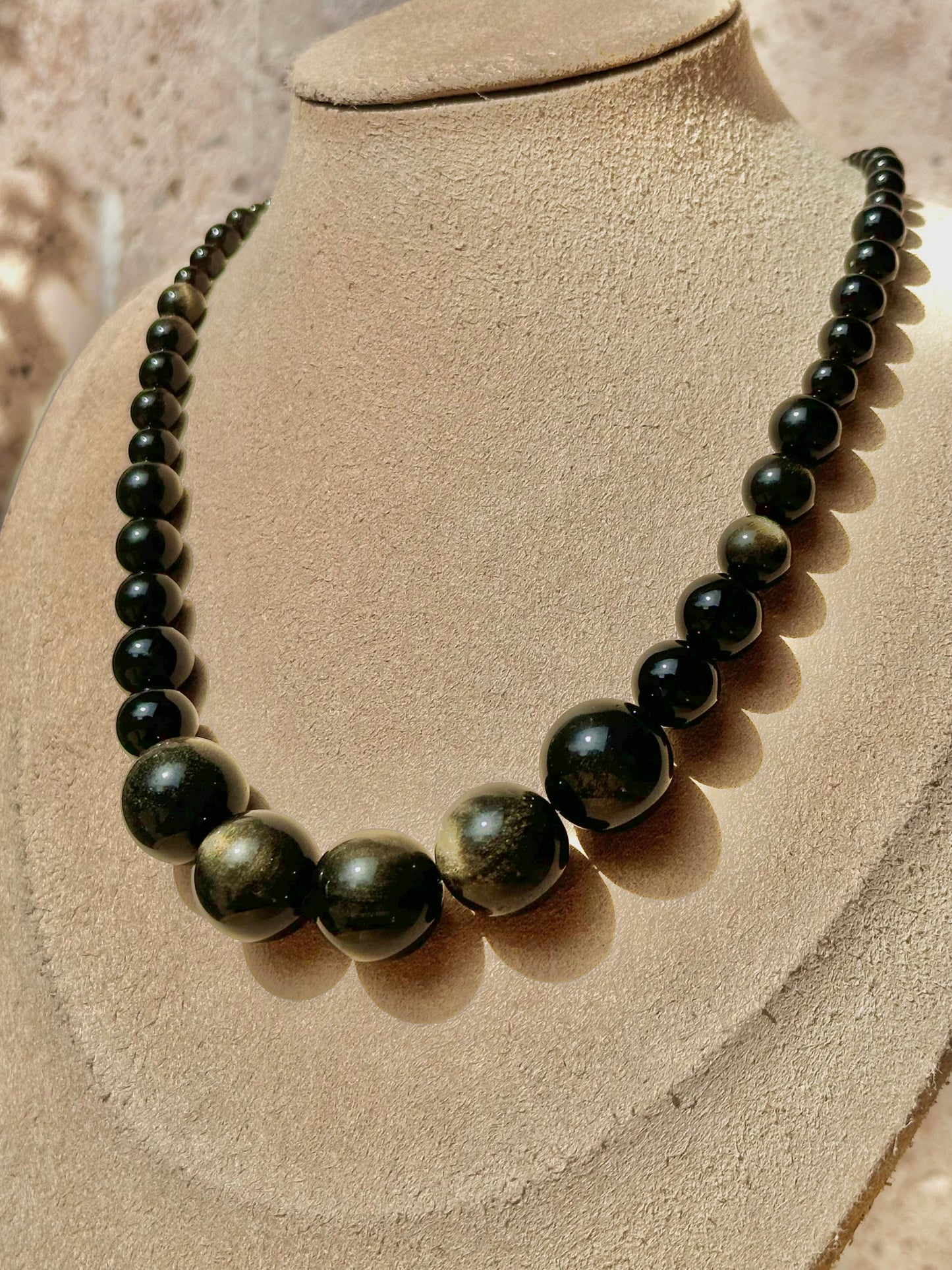 Collar de Obsidiana Dorada con Broche de Plata .925