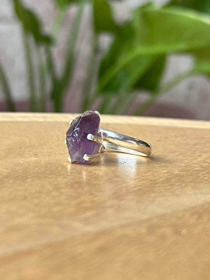 Anillo ajustable de amatista en bruto