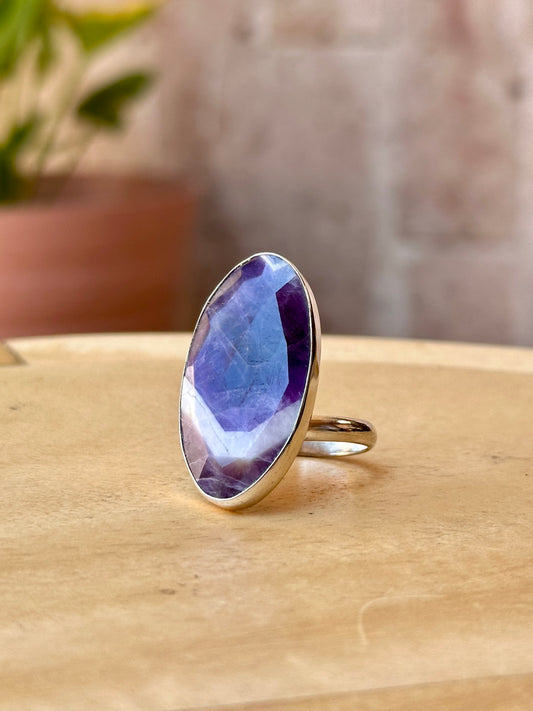 Anillo ajustable de Amatista Chevron