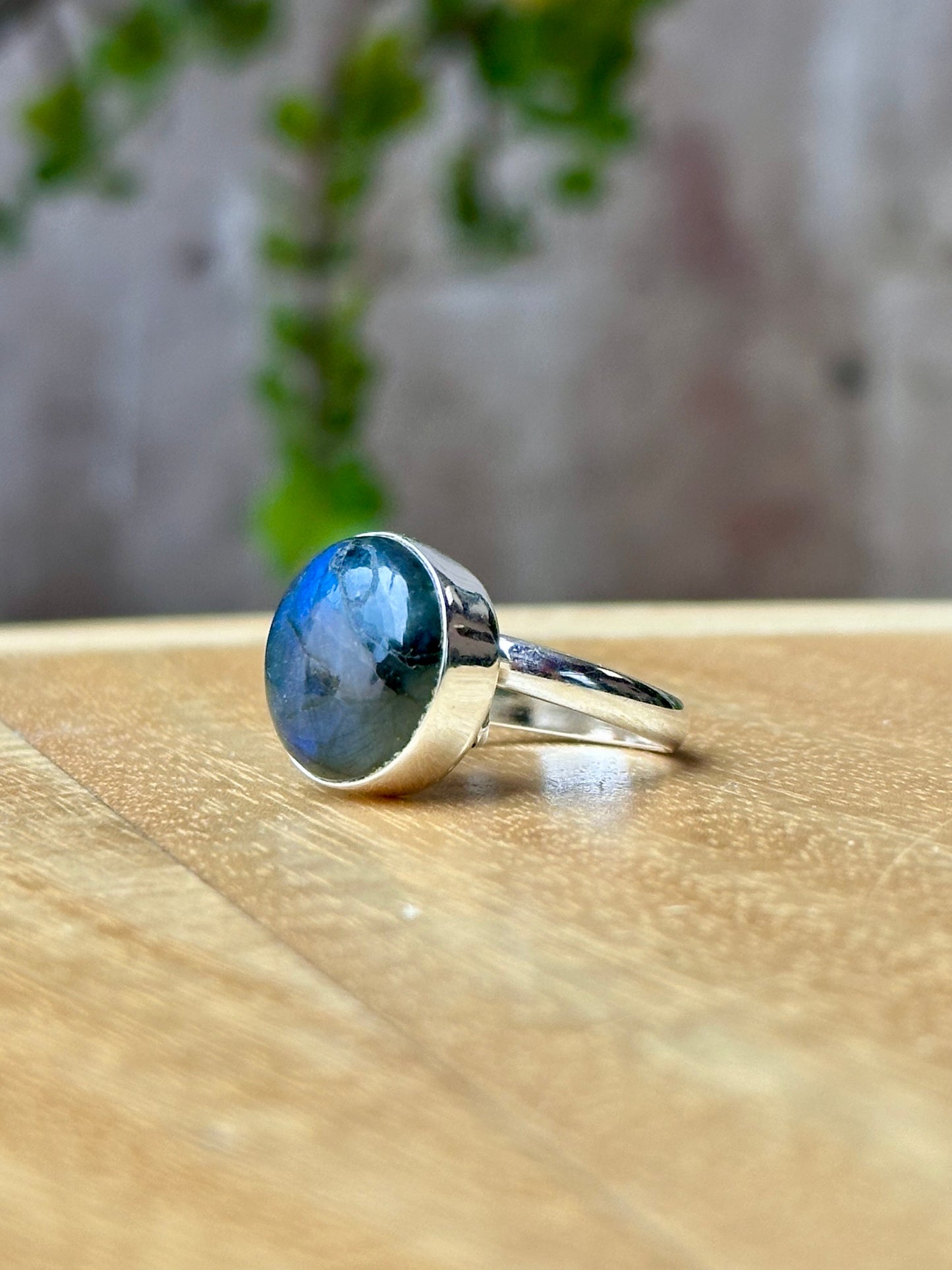 Anillo ajustable de Labradorita redondo