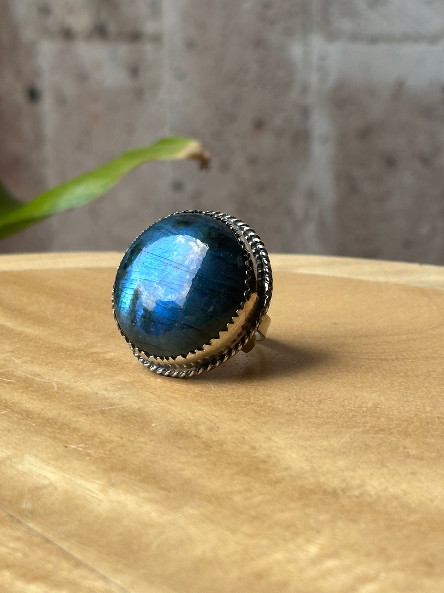 Anillo ajustable de labradorita maxi