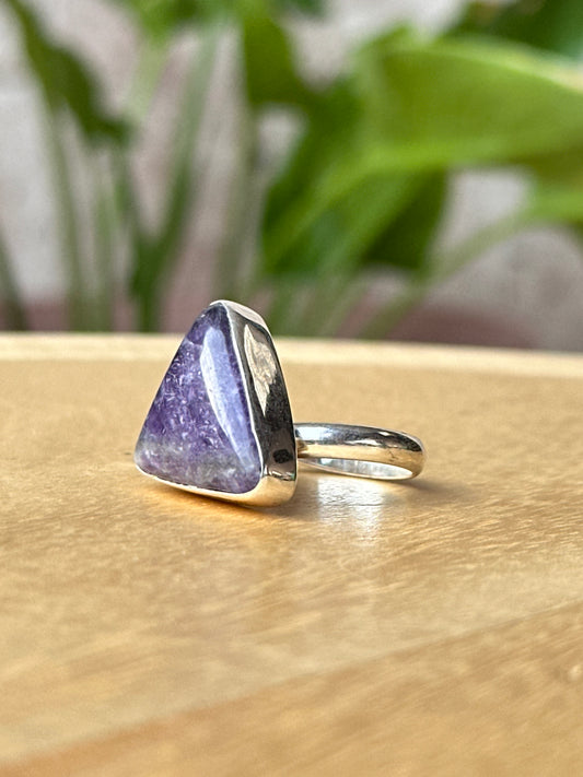 Anillo ajustable de Amatista triangular