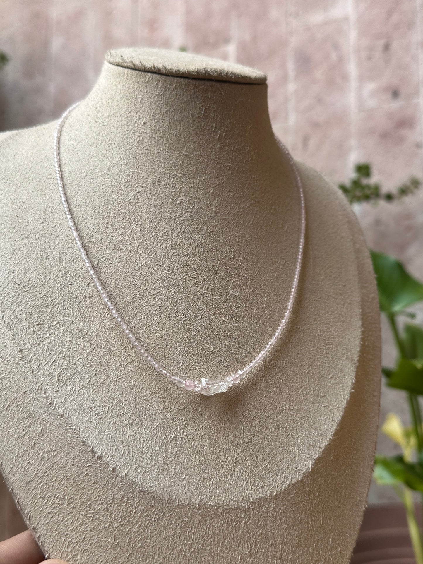 Choker de Cuarzo Rosa con Herkimer Mini