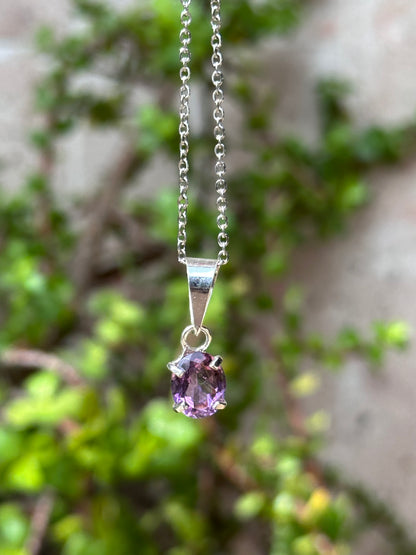 Dije de Amatista con cadena de acero inoxidable