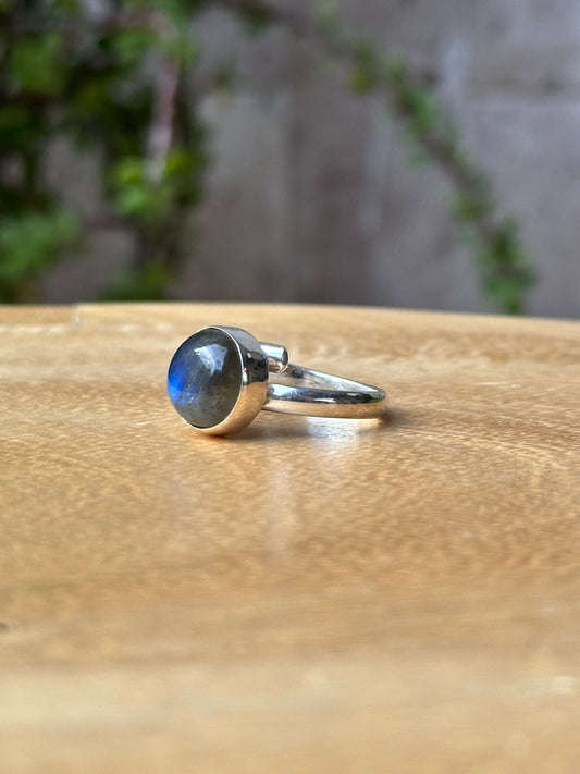Anillo ajustable de Labradorita redondo verde
