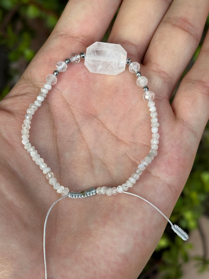 Pulsera Ajustable de Cuarzo Blanco y Piedra Luna