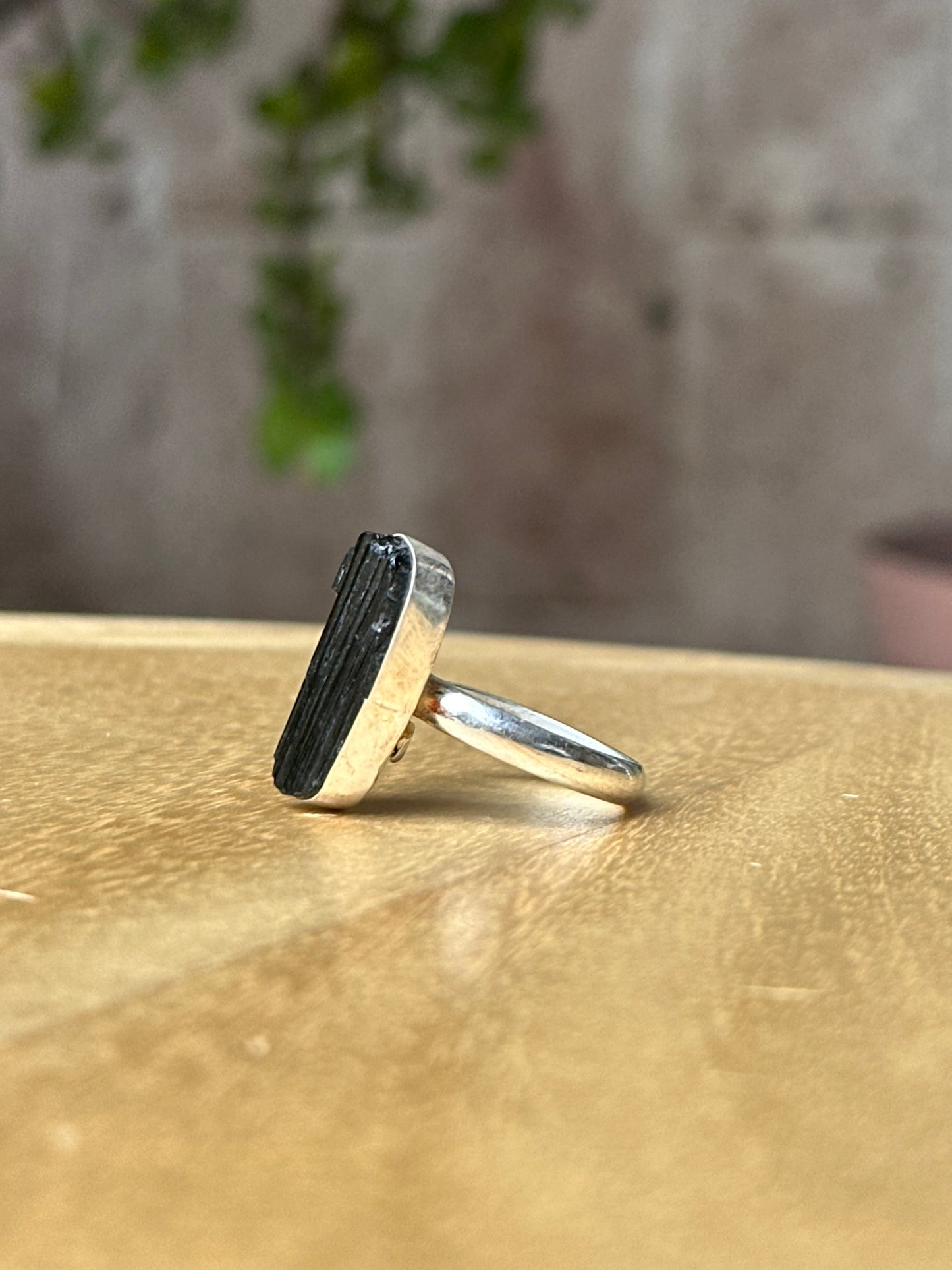 Anillo ajustable de turmalina negra