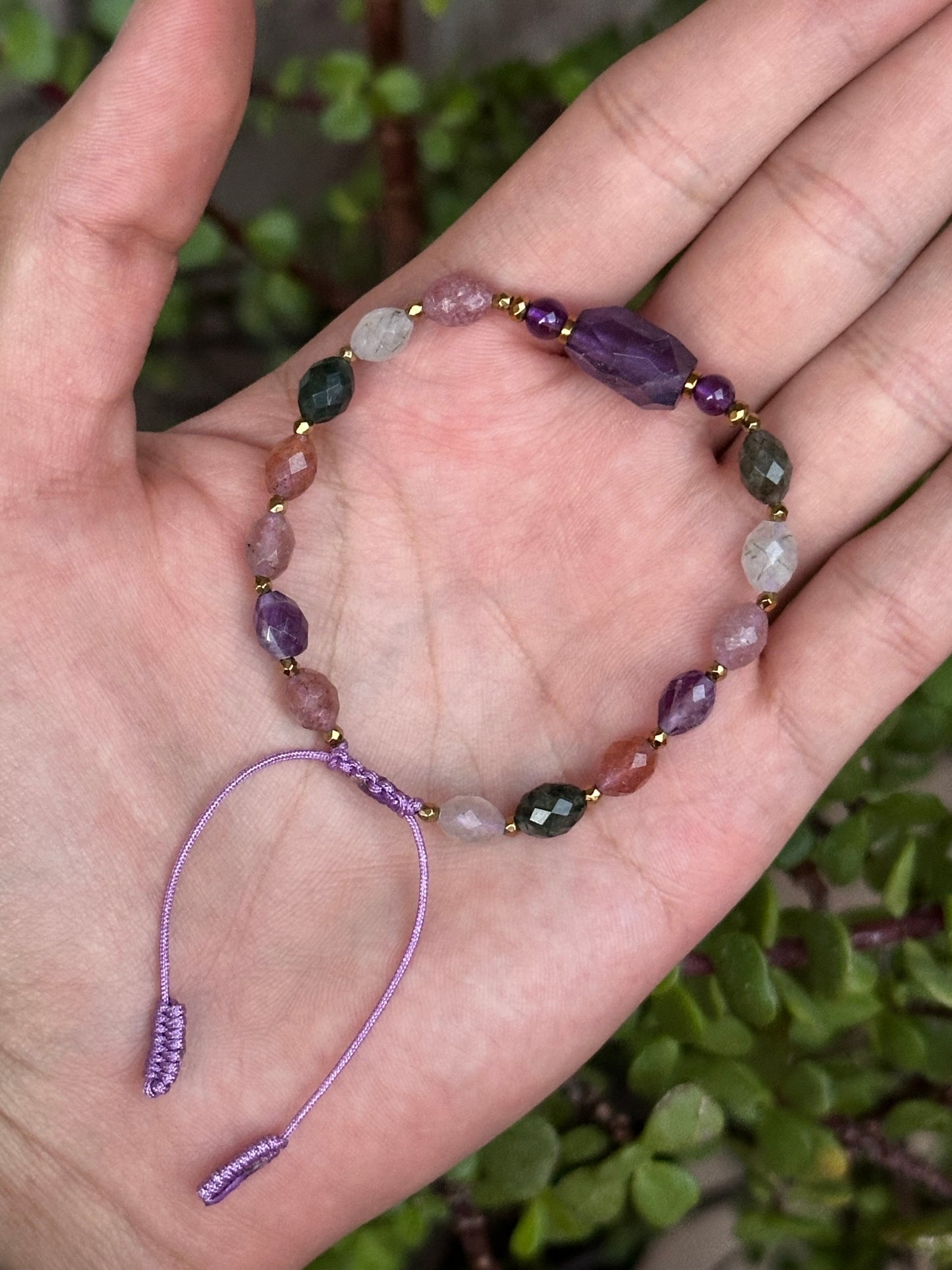 Pulsera Ajustable de Amatista, Cuarzo Rutilado y Cuarzo Fresa