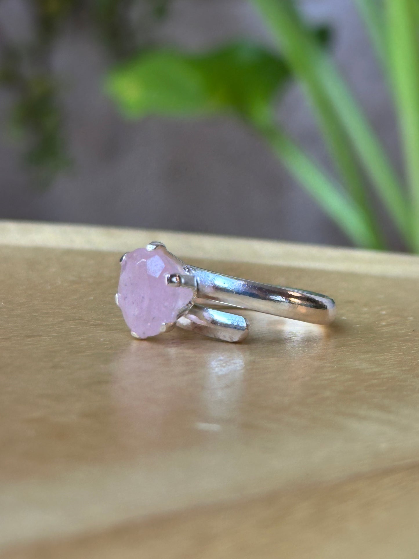 Anillo Ajustable de Morganita Facetada