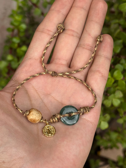 Pulsera Ajustable de Jade y Palo Santo con Dije de San Benito
