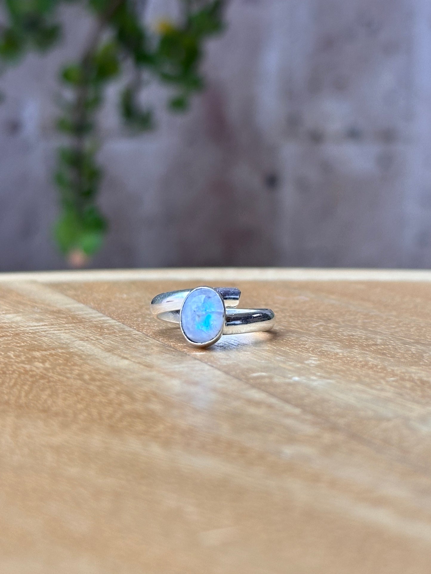 Anillo ajustable de piedra luna redondo mini