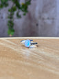 Anillo ajustable de piedra luna redondo mini