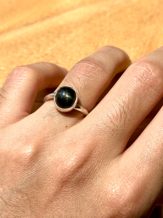 Anillo Ajustable de Black Star en Plata .925 | Diópsido Estrella