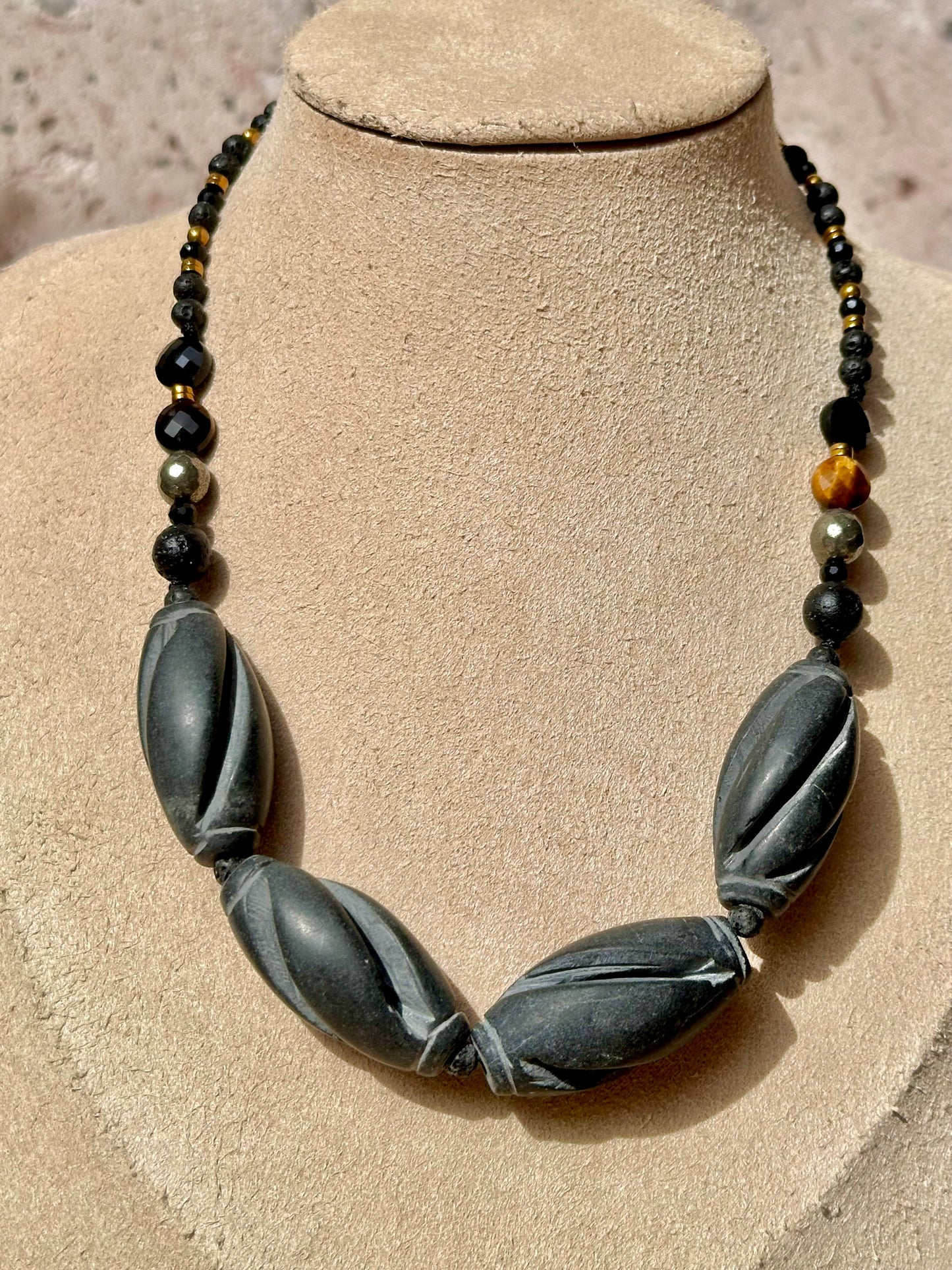Collar Ajustable de piedra volcánica, turmalina negra, pirita, ojo de tigre y hematita