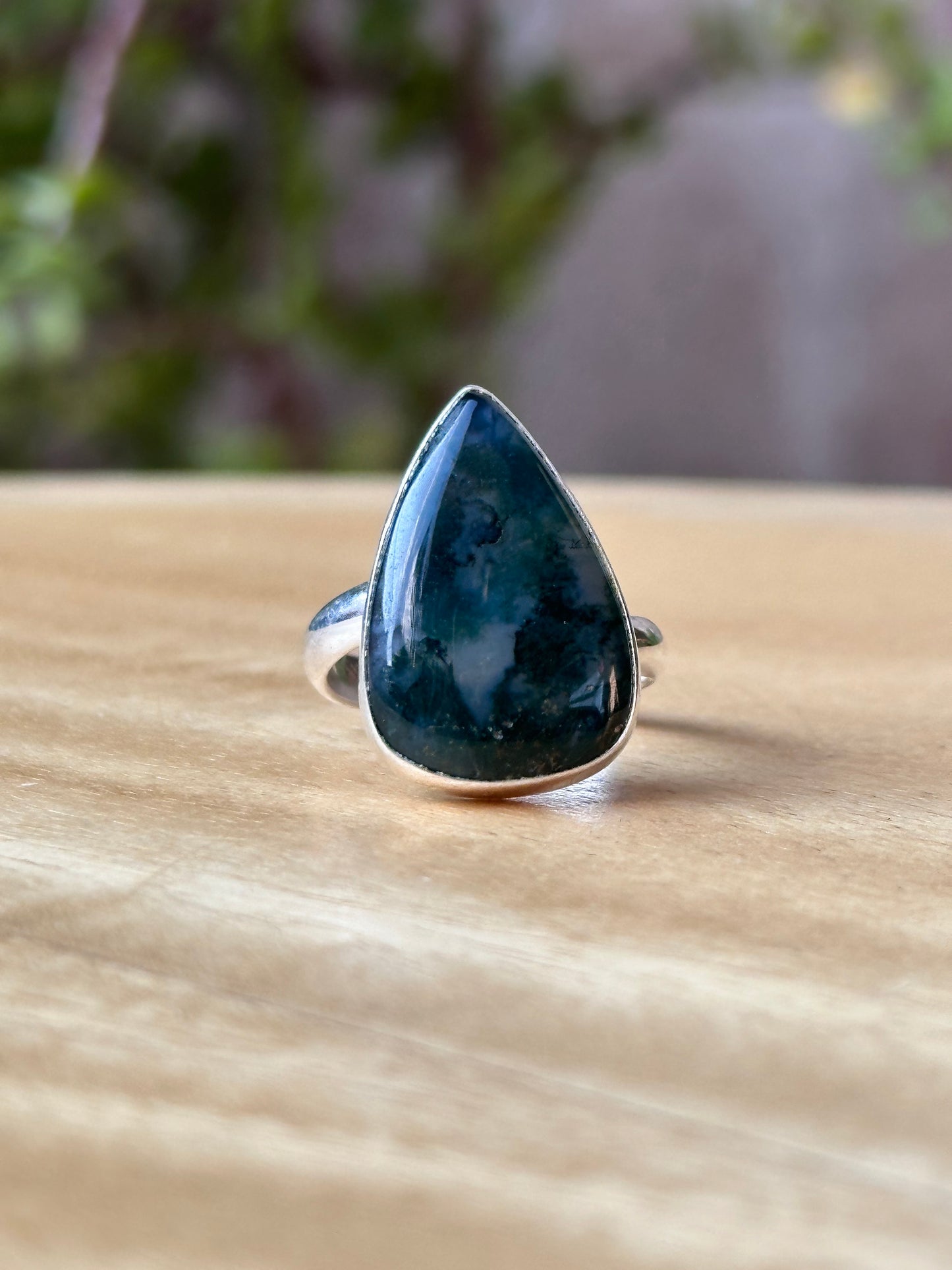 Anillo Ajustable de Ágata Musgosa en Forma de Gota