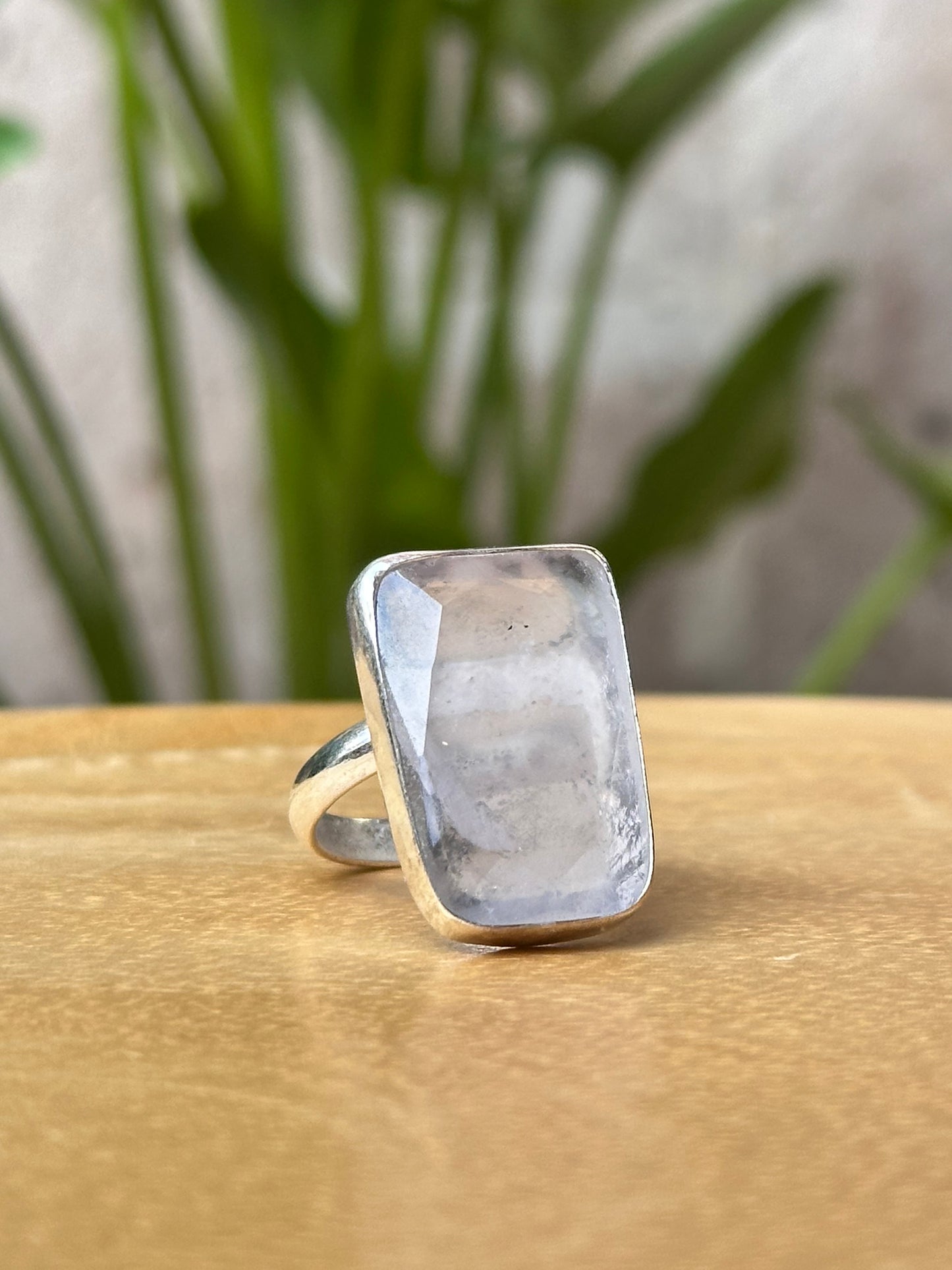 Anillo ajustable de Cuarzo rosa facetada