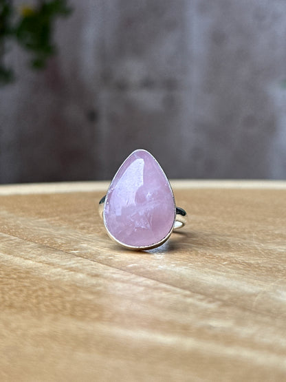 Anillo ajustable de Cuarzo rosa gota grande