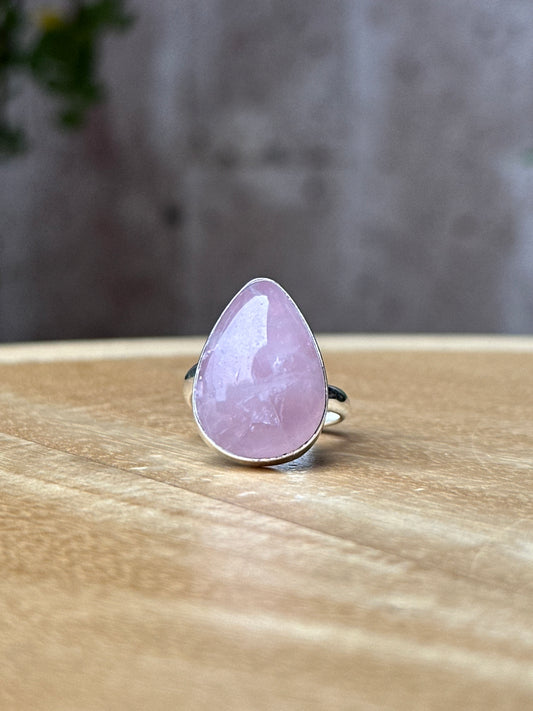 Anillo ajustable de Cuarzo rosa gota grande