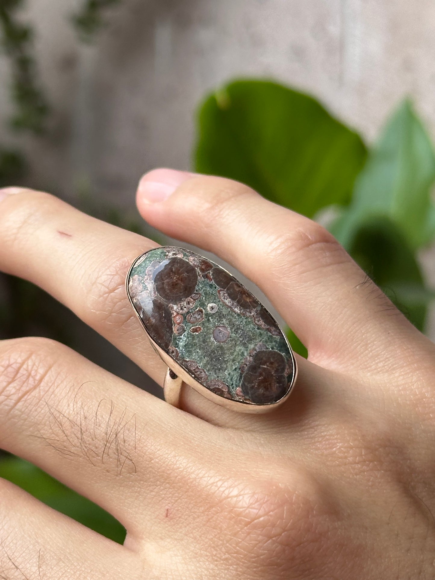 Anillo Ajustable de Jaspe Cocodrilo en Alpaca Platinada