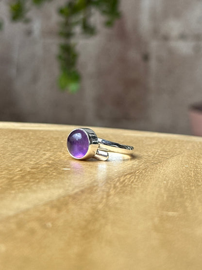 Anillo ajustable de Amatista mini redondo