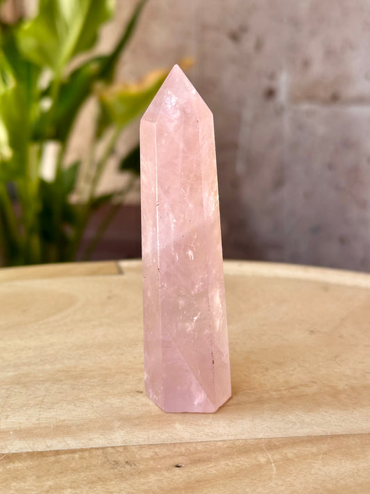 Obelisco de Cuarzo Rosa
