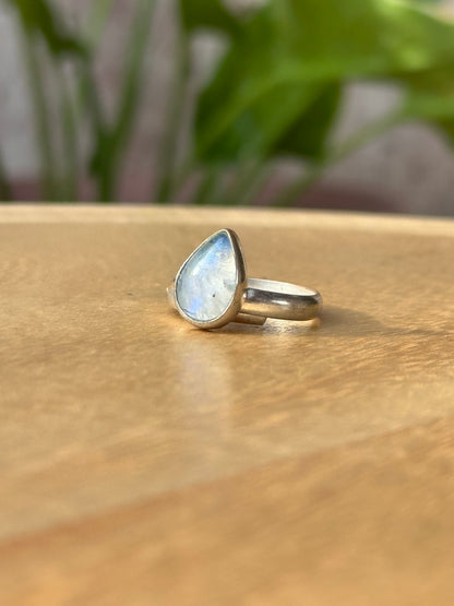 Anillo ajustable de piedra luna gota mini
