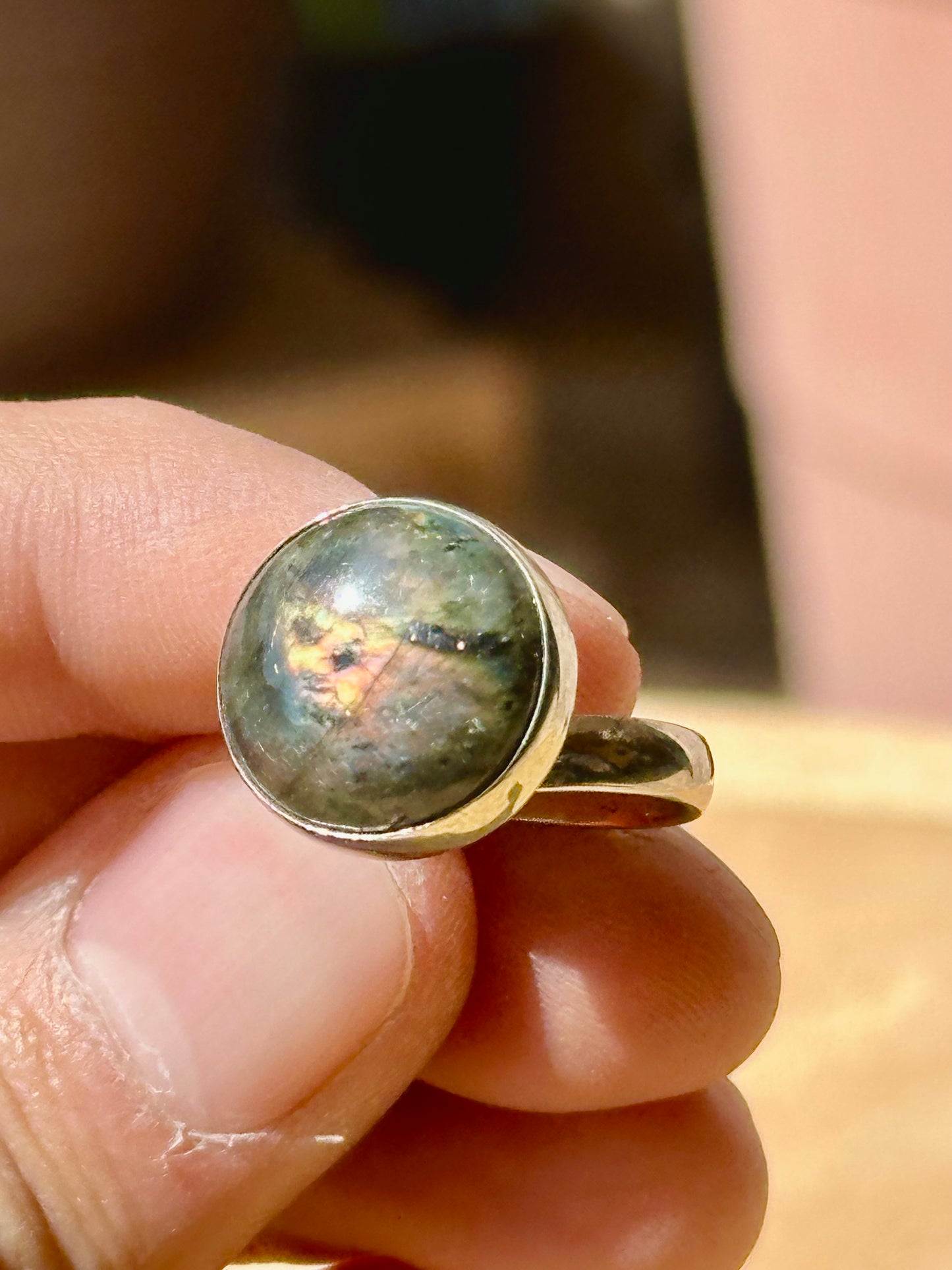 Anillo ajustable de Labradorita redondo