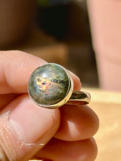 Anillo ajustable de Labradorita redondo