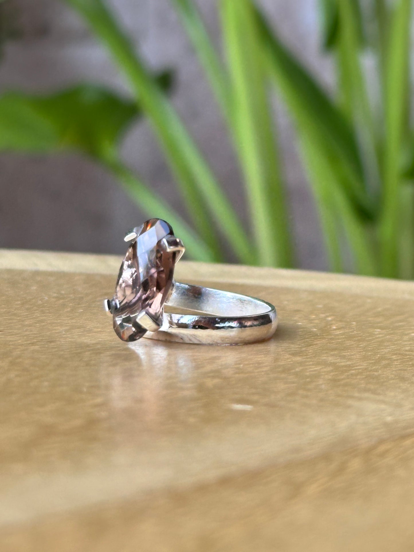 Anillo ajustable de cuarzo morión facetado